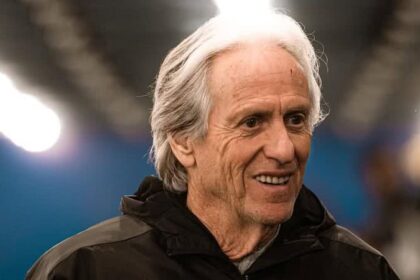 Já pensou? Jorge Jesus é favorito para assumir time de Cristiano Ronaldo e pode 'virar a casaca'