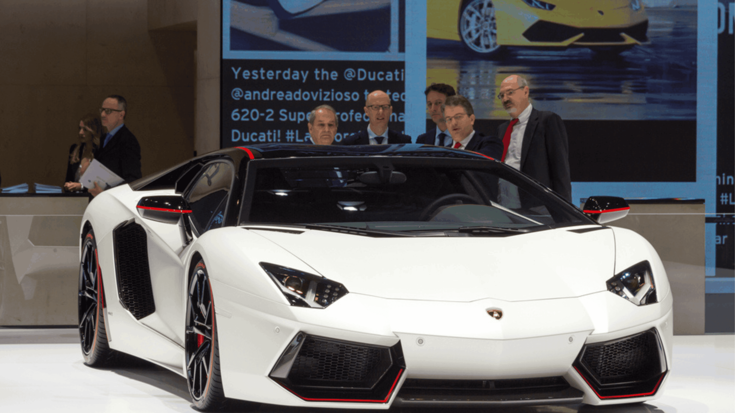 Veja os carros mais caros dos jogadores da Champions League