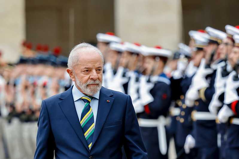 Lula encerra Fórum Empresarial Brasil-França com novas parcerias