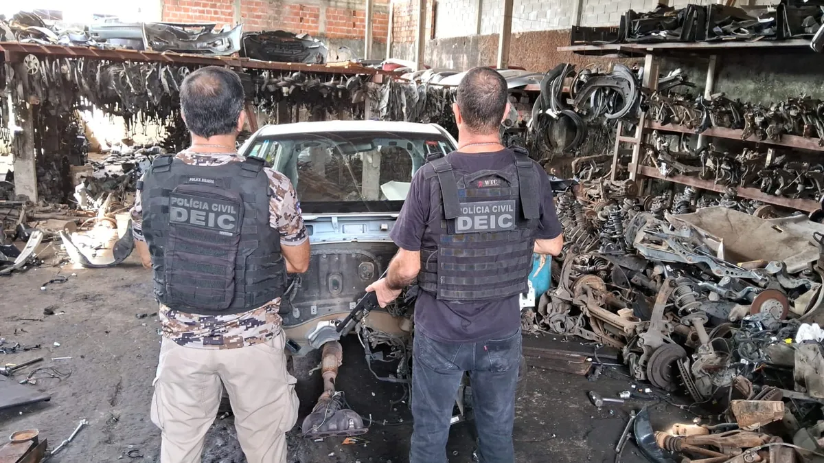 Polícia Civil desmantela desmanche de carro roubado em Salvador