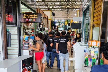 Polícia faz operação contra venda ilegal de celulares em Camaçari