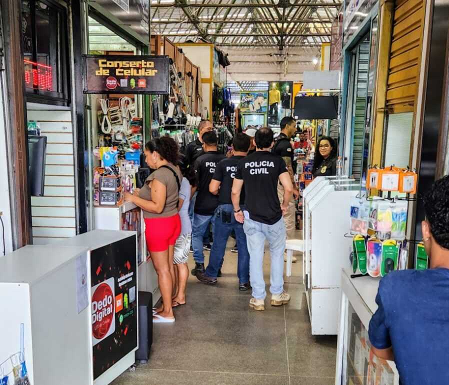 Polícia faz operação contra venda ilegal de celulares em Camaçari