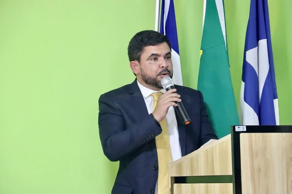 Prefeito de Itanagra é condenado a indenizar advogado por difamação nas redes sociais