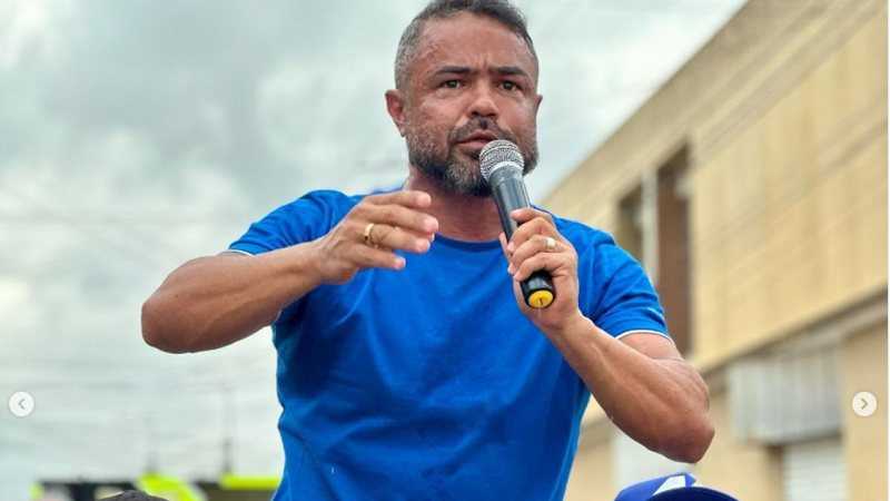 Prefeito de São Domingos é punido pelo TCM-BA por uso de cores partidárias em prédios públicos