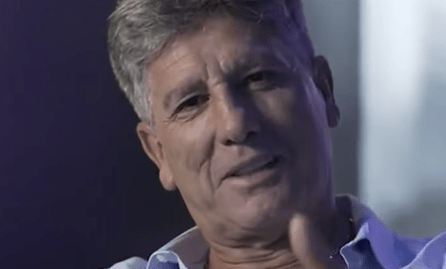 Renato Gaúcho revive em vídeo icônica matéria do Dia dos Namorados