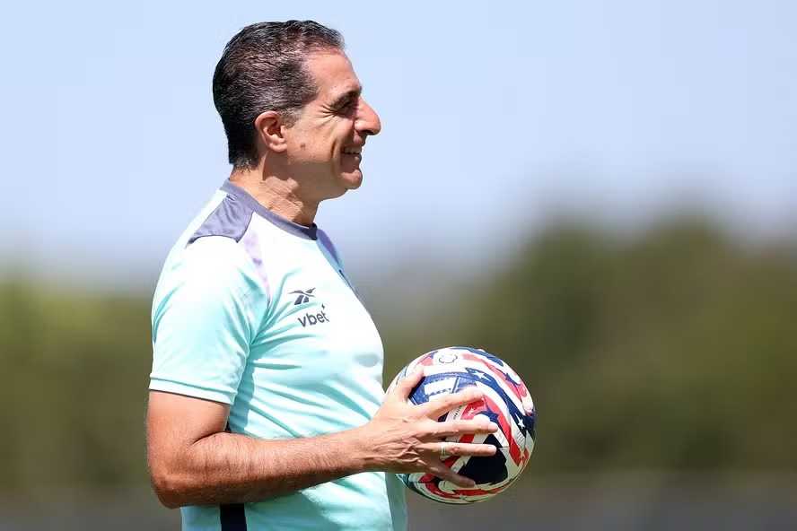 Renato Paiva é demitido do Botafogo após eliminação no Mundial de Clubes