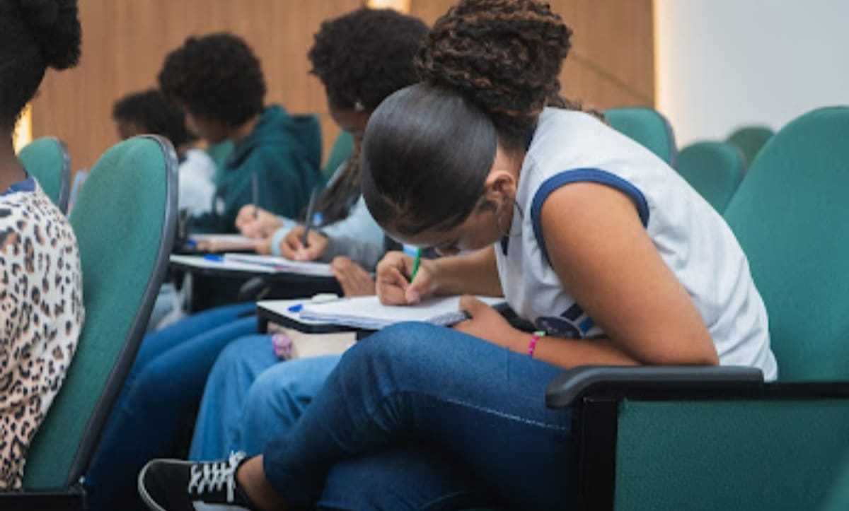Resultado final do concurso de redação 2025 da câmara de vereadores com alta participação Concurso de Redação 2025: Câmara de Vereadores revela resultados com intensa participação dos estudantes