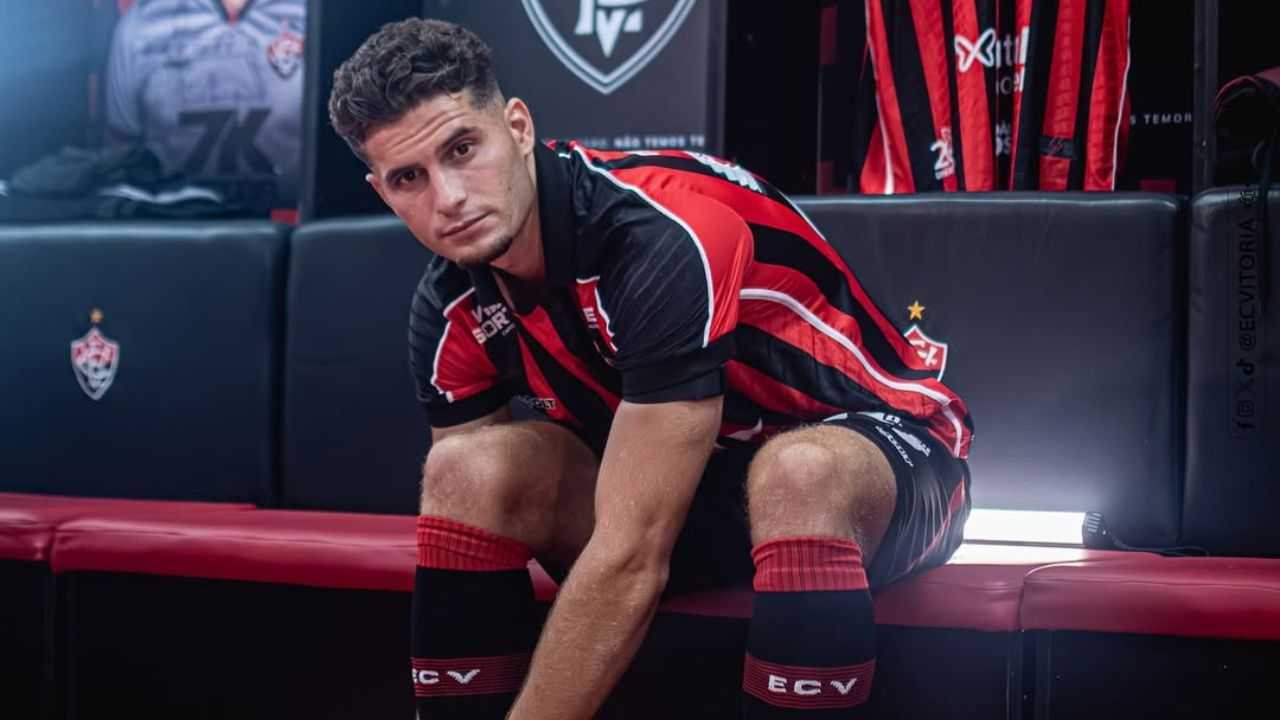 Vai vestir a 10? Vitória divulga número da camisa de novo contratado
