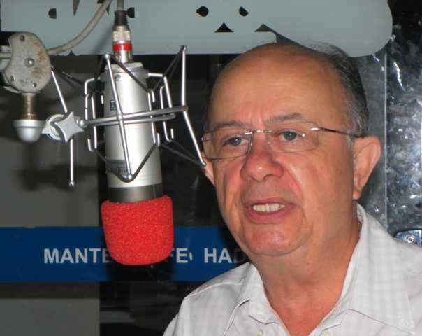 Zé Ronaldo descarta antecipação de salários e admite déficit