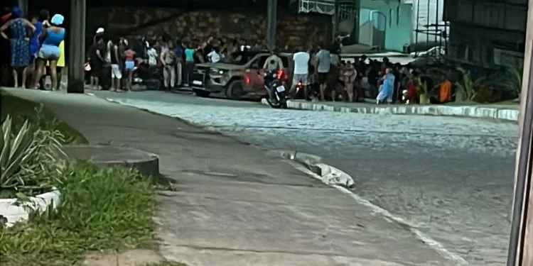 Dois jovens são mortos a tiros no bairro de Areia