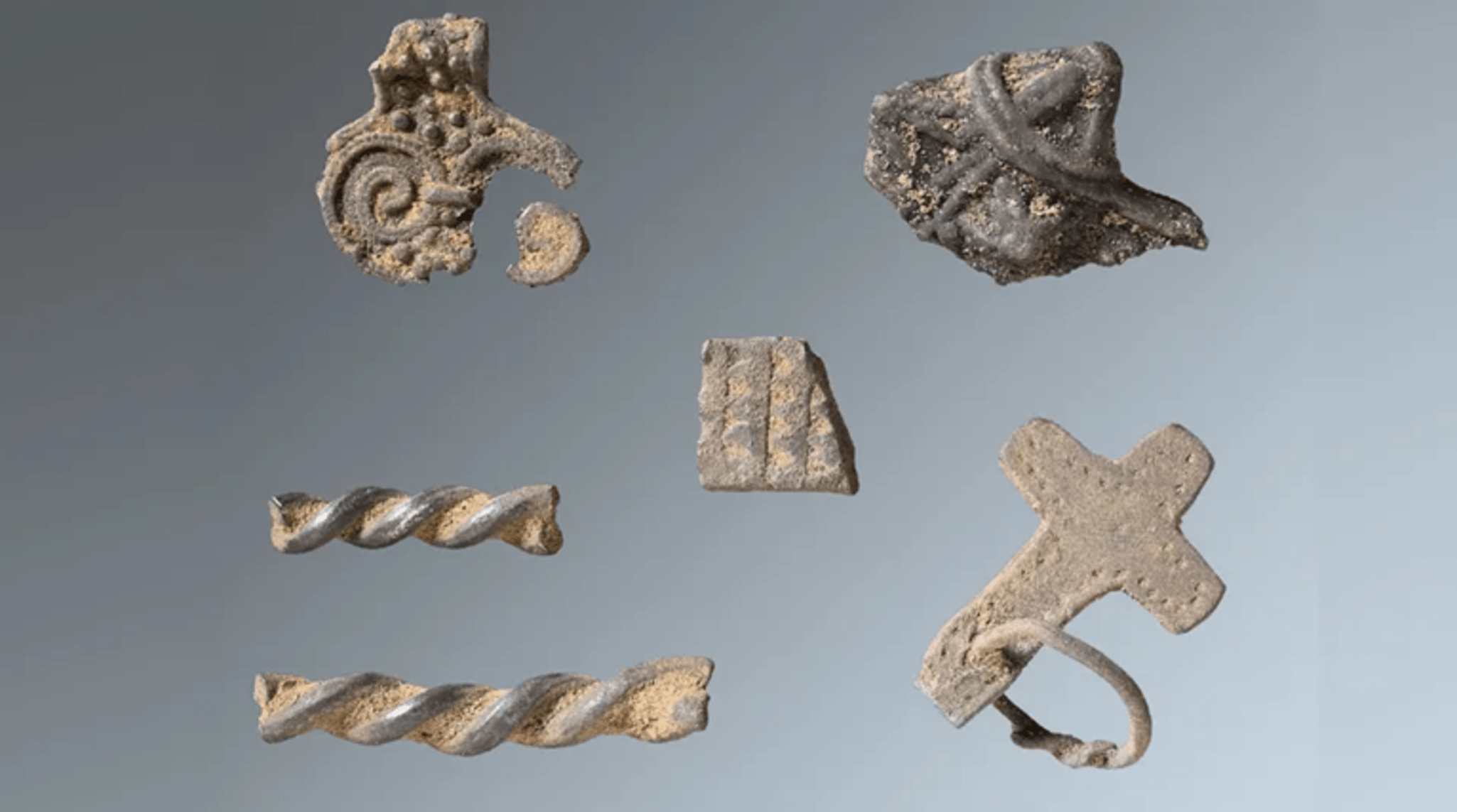 Cruz ou martelo de Thor? Tesouro viking levanta discussão