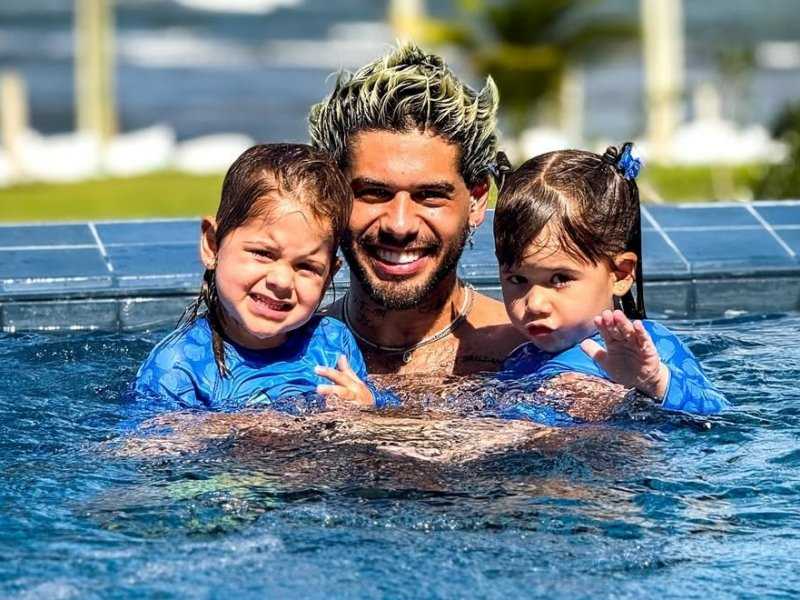 Zé Felipe Relaxa na Praia do Forte Após Maratona de Shows