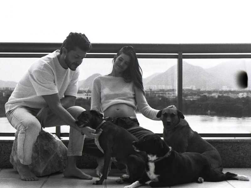 Camila Queiroz e Klebber Toledo: A Surpresa da Gravidez!