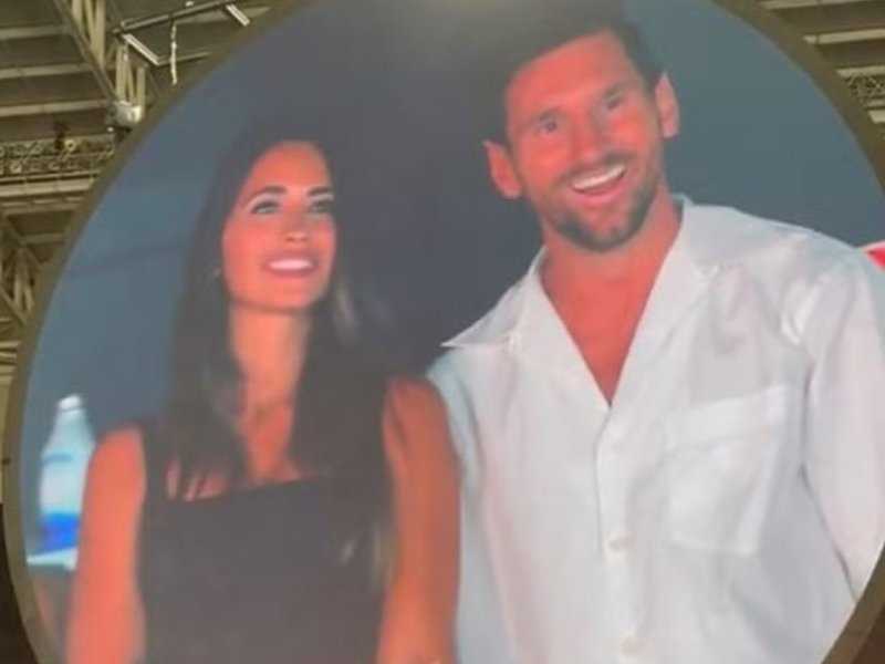 Messi e esposa: beijo apaixonado em show do Coldplay!