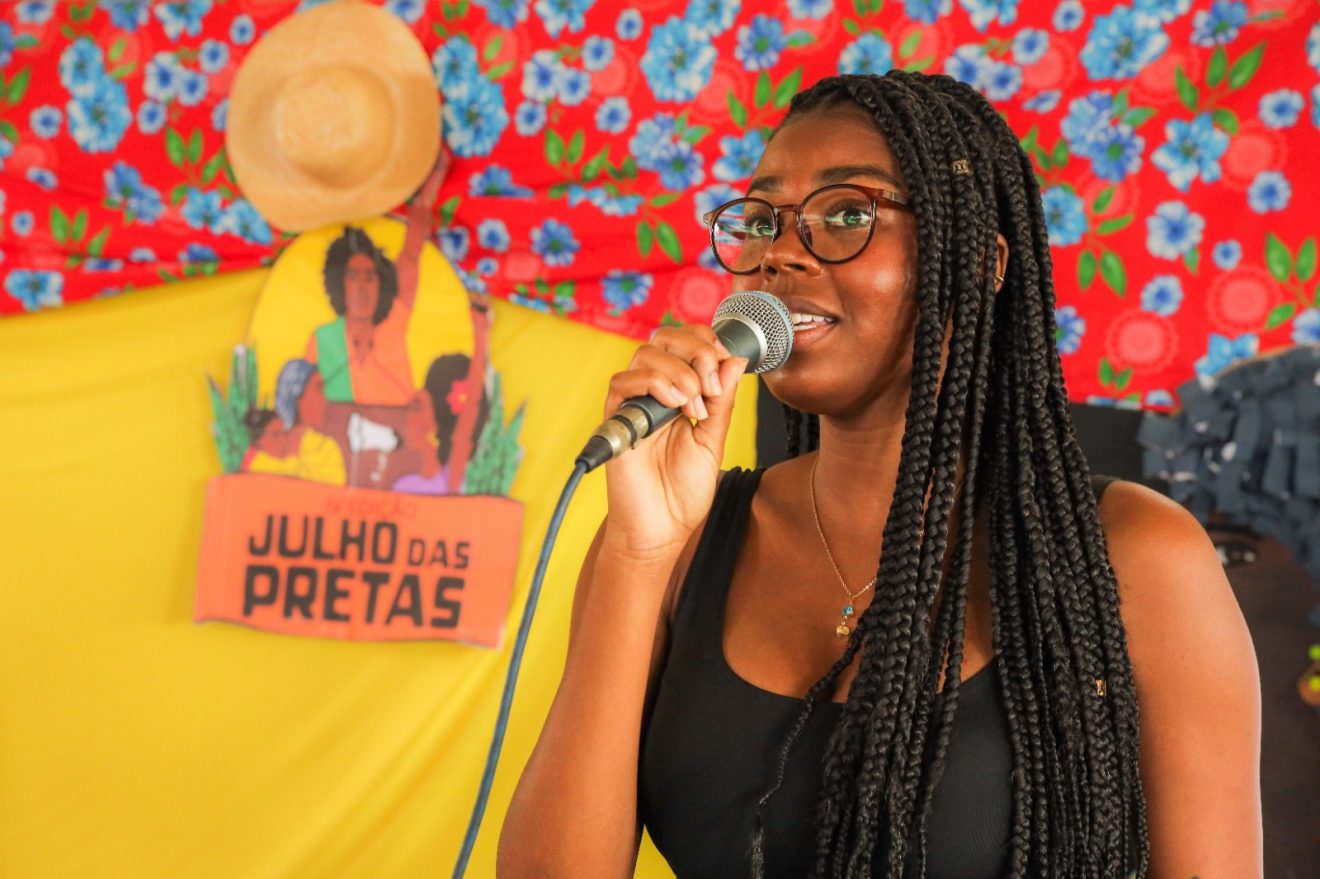 Candeias celebra 'julho das pretas' com estudantes e mulheres negras Candeias celebra 'Julho das Pretas' com estudantes e mulheres negras