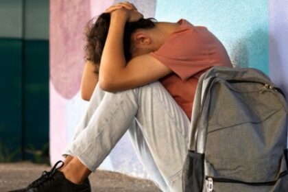 Como Arranjos Familiares, Bullying e Dificuldades Sociais Afetam a Saúde Mental dos Adolescentes