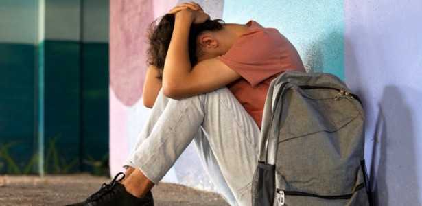 Como Arranjos Familiares, Bullying e Dificuldades Sociais Afetam a Saúde Mental dos Adolescentes