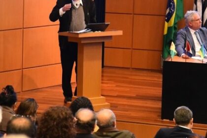 Homenagem a Carlos Américo Pacheco no 68º Fórum do Confap