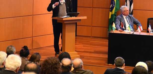 Homenagem a Carlos Américo Pacheco no 68º Fórum do Confap