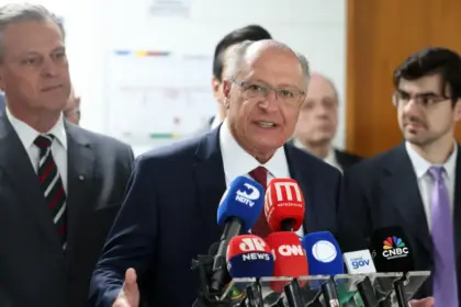 Alckmin diz que governo tentará acordo antes do prazo para tarifaço