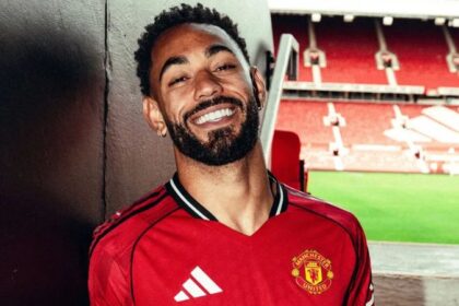 Novo reforço, atacante brasileiro vestirá camisa 10 do Manchester United