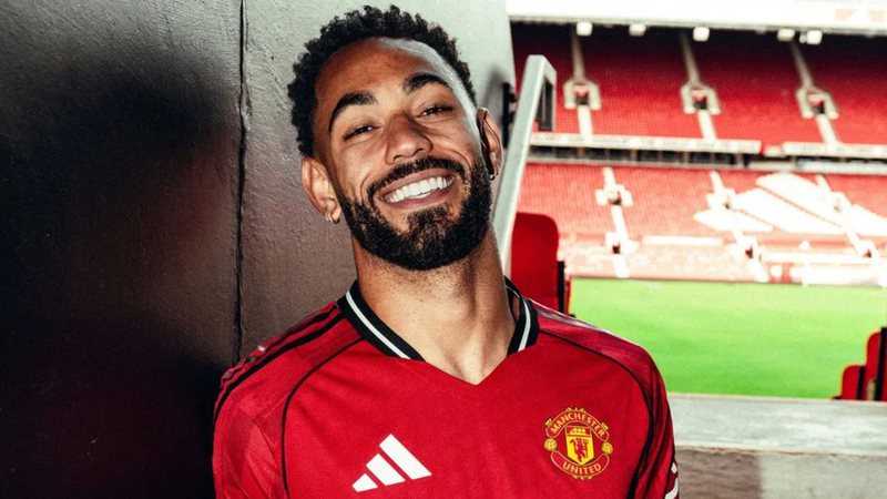 Novo reforço, atacante brasileiro vestirá camisa 10 do Manchester United