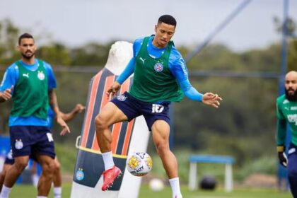 Atacante do Bahia sofre lesão e passa por fisioterapia