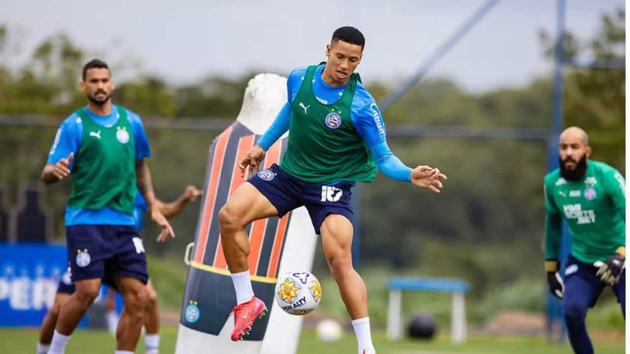 Atacante do Bahia sofre lesão e passa por fisioterapia