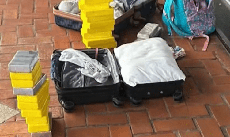 Polícia prende três mulheres com 30 kg de cocaína em ônibus na Bahia