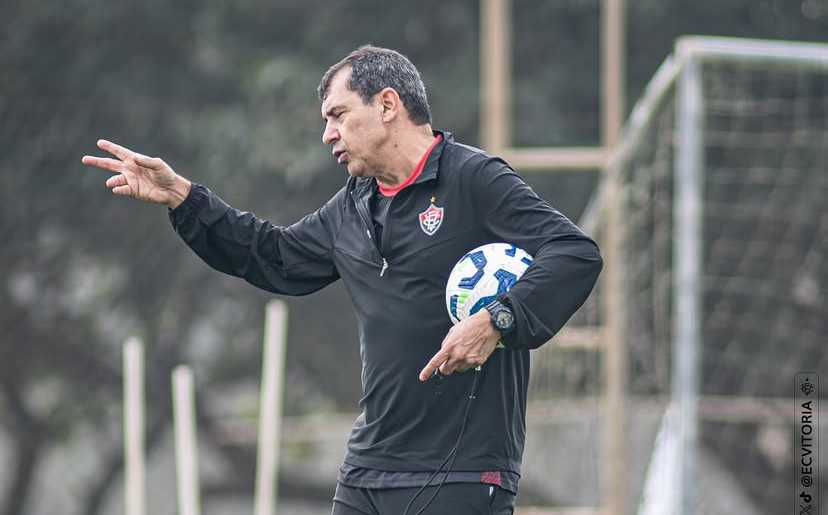 Apresentado no Vitória, Carille nega fama de “retranqueiro”