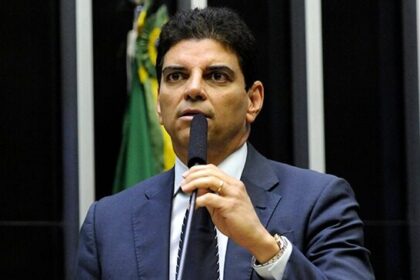 Deputados baianos apoiam moção de louvor a Trump às vésperas de taxação contra o Brasil