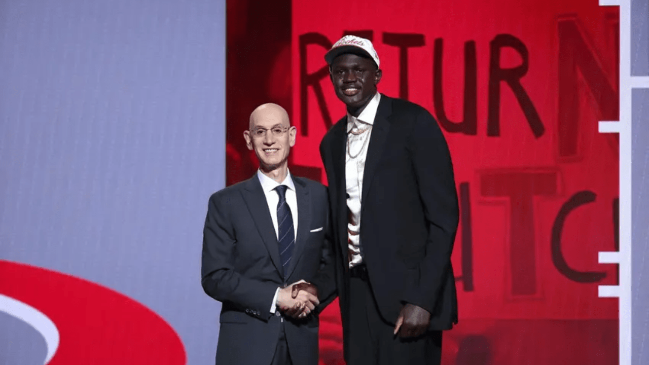 Conheça história de Khaman Maluach, jogador sul-sudanês que chegou na NBA