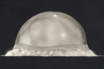 Como a 1ª explosão nuclear criou tipo raro de matéria 80 anos atrás