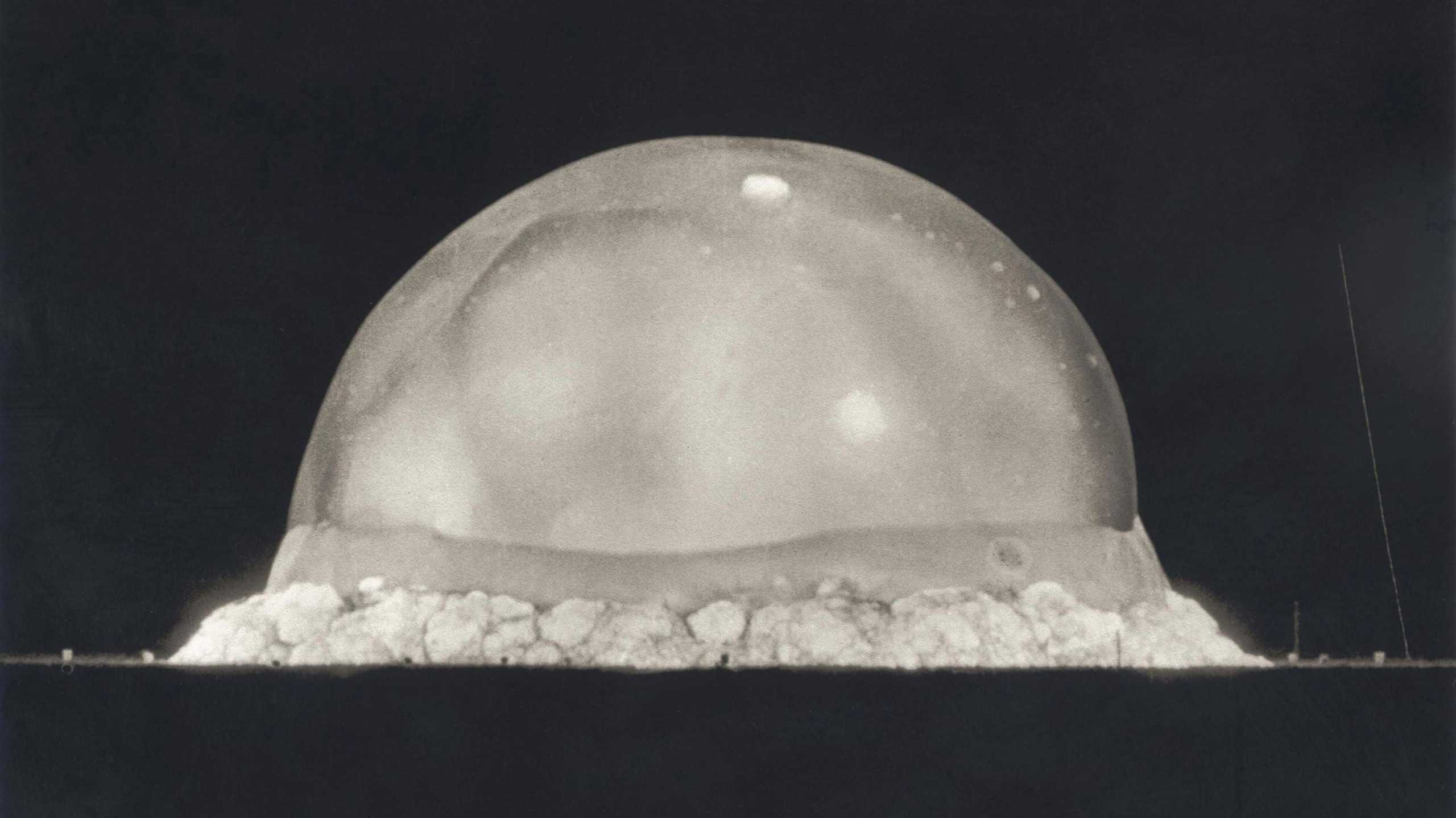 Como a 1ª explosão nuclear criou tipo raro de matéria 80 anos atrás