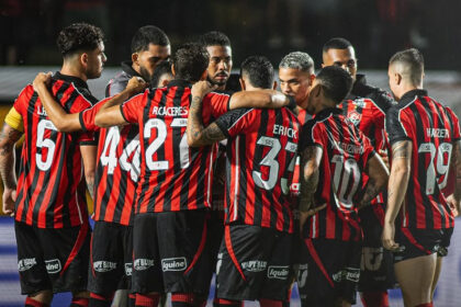 Com final eletrizante, Vitória e Sport empatam por 2x2 no Barradão