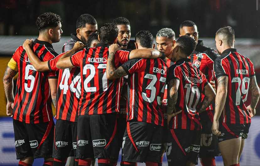 Com final eletrizante, Vitória e Sport empatam por 2x2 no Barradão