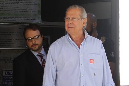 Um dia após anunciar desfiliação do PT, empresário de Ilhéus hospeda José Dirceu