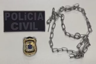 Polícia prende homem que mantinha companheira acorrentada por homicídio
