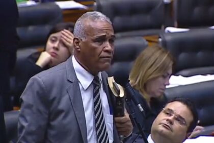 Isidório compara Trump a “chefe de facção” e "dono de boca de fumo"