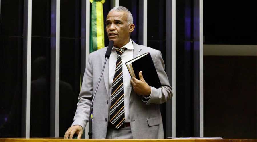 Isidório lidera ranking de deputados baianos com menor uso da cota parlamentar