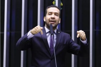 Janones é suspenso por três meses em Conselho de Ética da Câmara