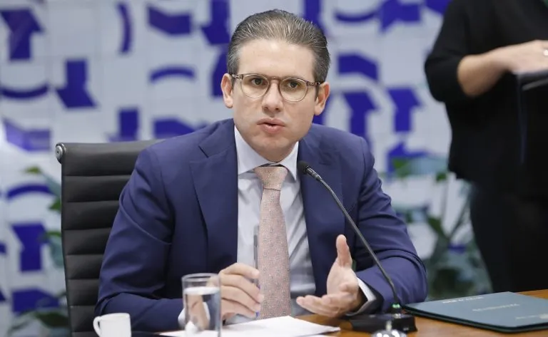 Motta elogia decisão de Moraes que suspende aumento do IOF