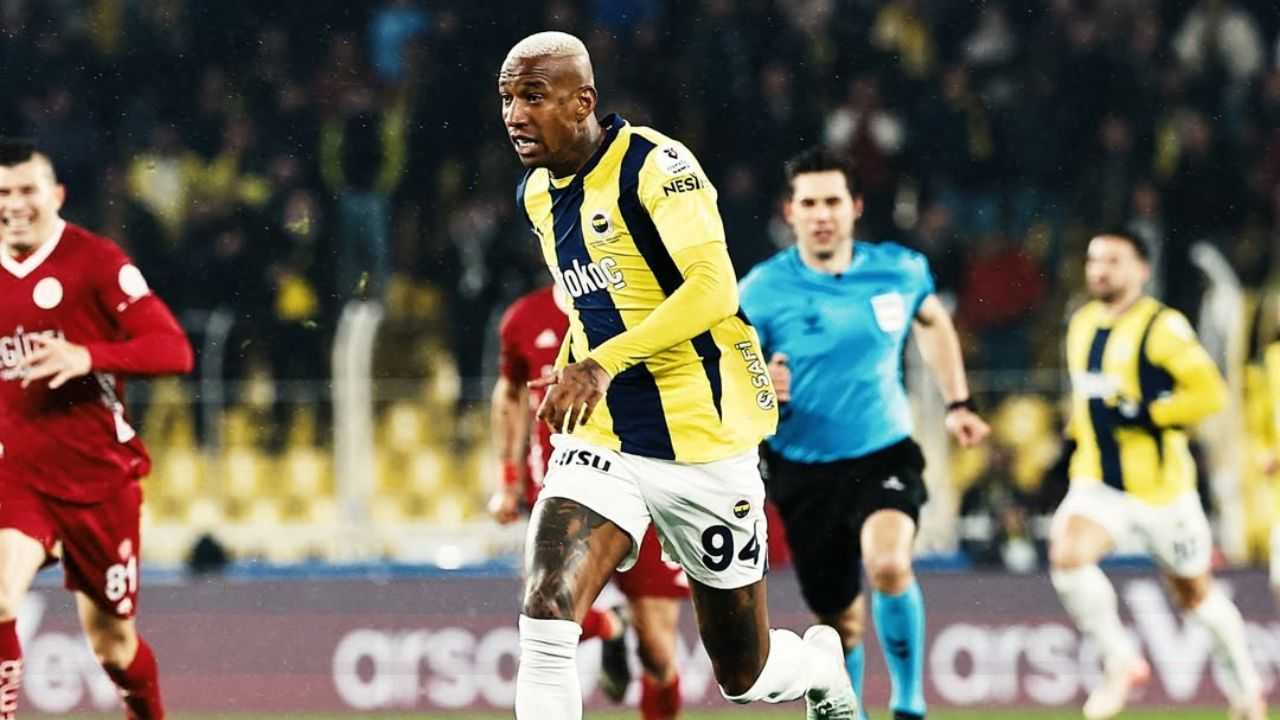 Imprensa turca diz que Mourinho não está feliz com Talisca e clube pode negociar atleta