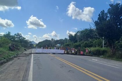 Indígenas encerram bloqueio na BR-101 após 36 horas de protesto
