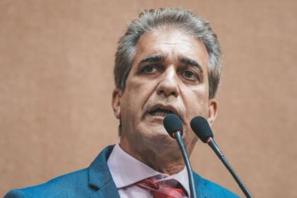 Robinson Almeida critica tarifa de Trump contra o Brasil e responsabiliza Bolsonaro: “Bolsonarismo comete crime de lesa-pátria"