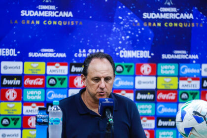Rogério Ceni cita barulho para justificar erros defensivos do Bahia; entenda