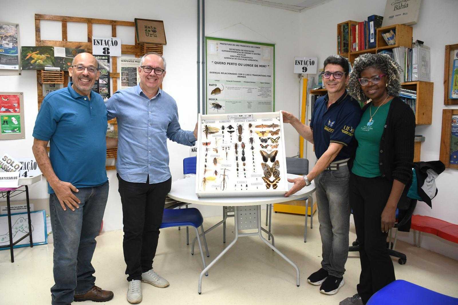 São francisco do conde: doação de coleção de insetos para a sala verde Doação de Coleção de Insetos