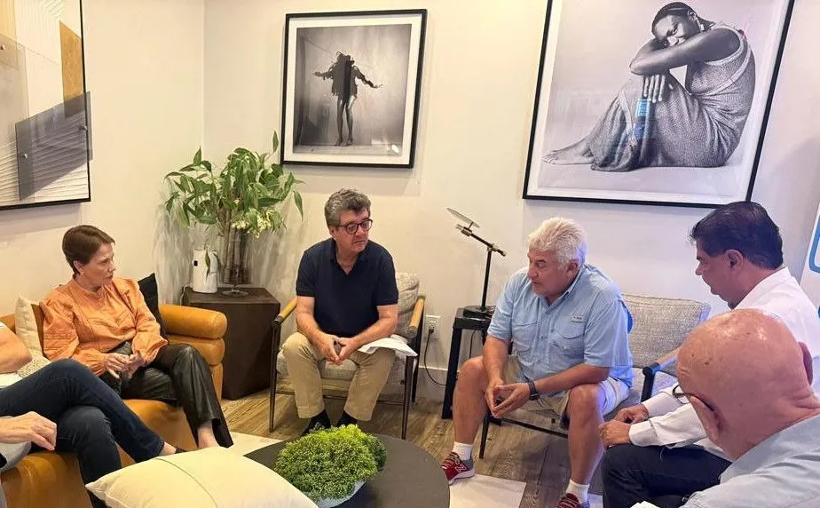 Senadores brasileiros iniciam articulação nos EUA contra tarifa de Trump