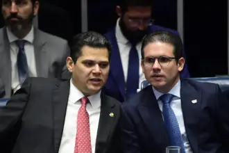 Chefes do Senado e da Câmara falam em união contra "agressão" dos EUA