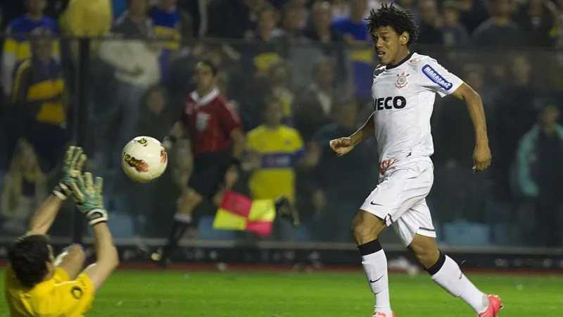 Vitória acerta contratação de Romarinho, xodó da torcida do Corinthians